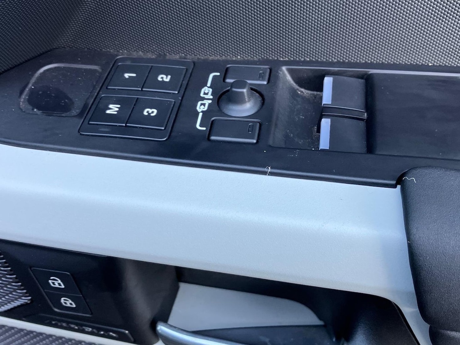 Used Land Rover Defender 2023 for sale - 78145914: Photo 27