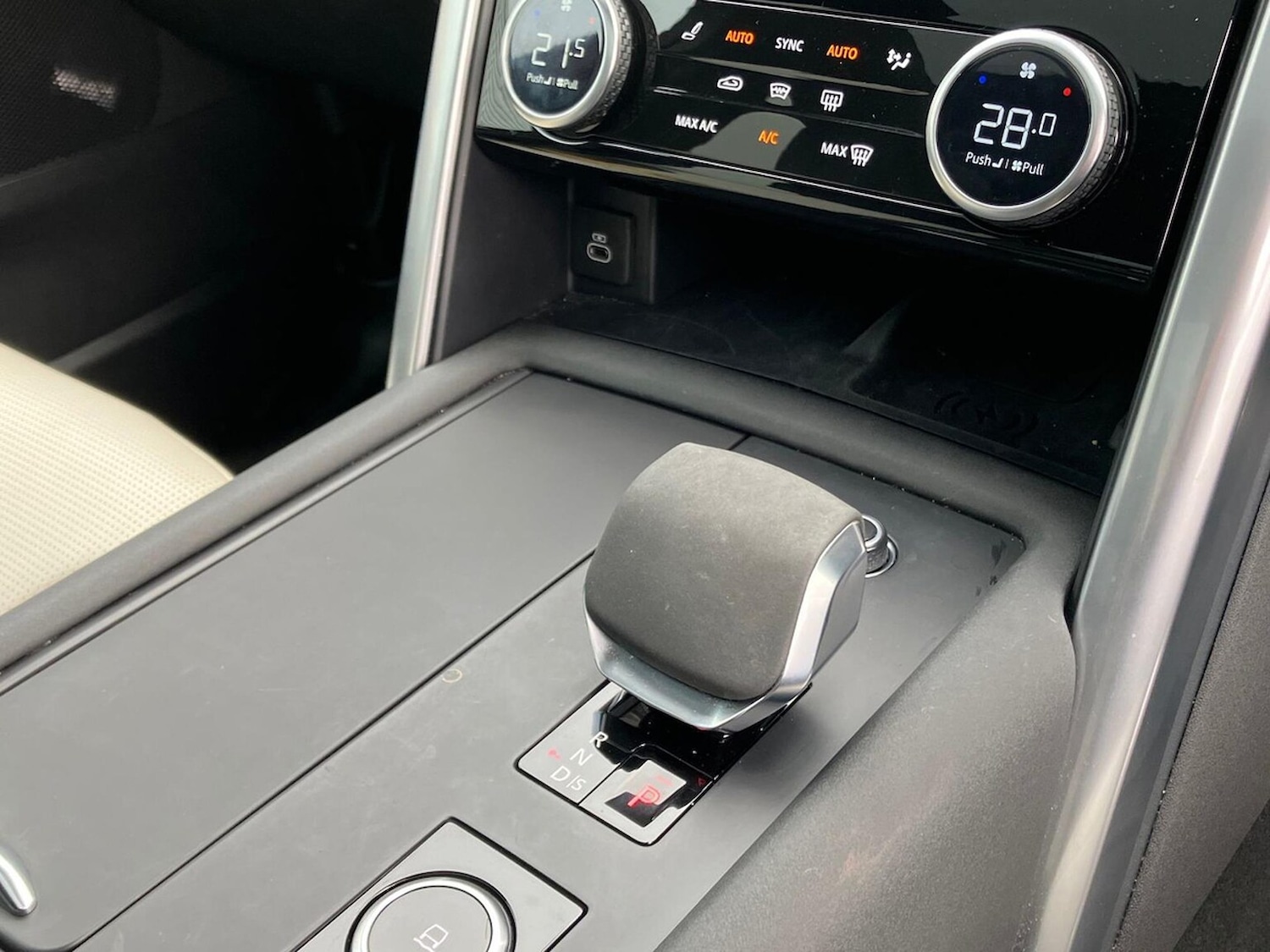 Used Land Rover Discovery 2023 for sale - 77845309: Photo 13