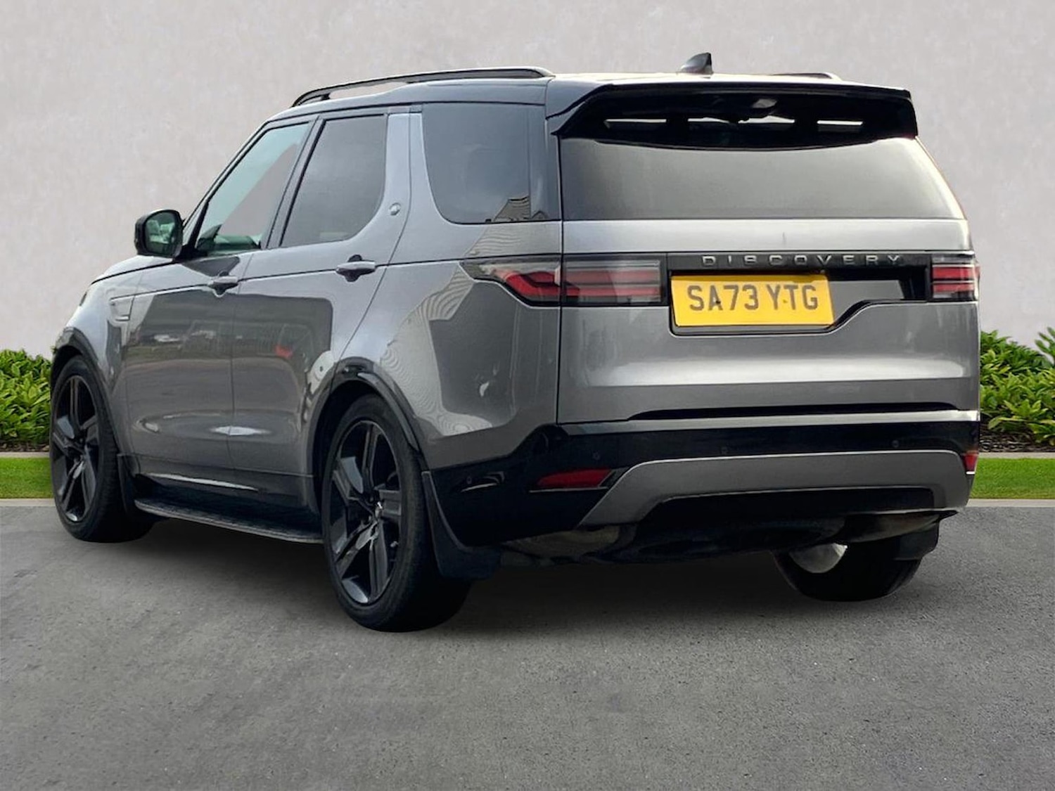 Used Land Rover Discovery 2023 for sale - 77845309: Photo 2