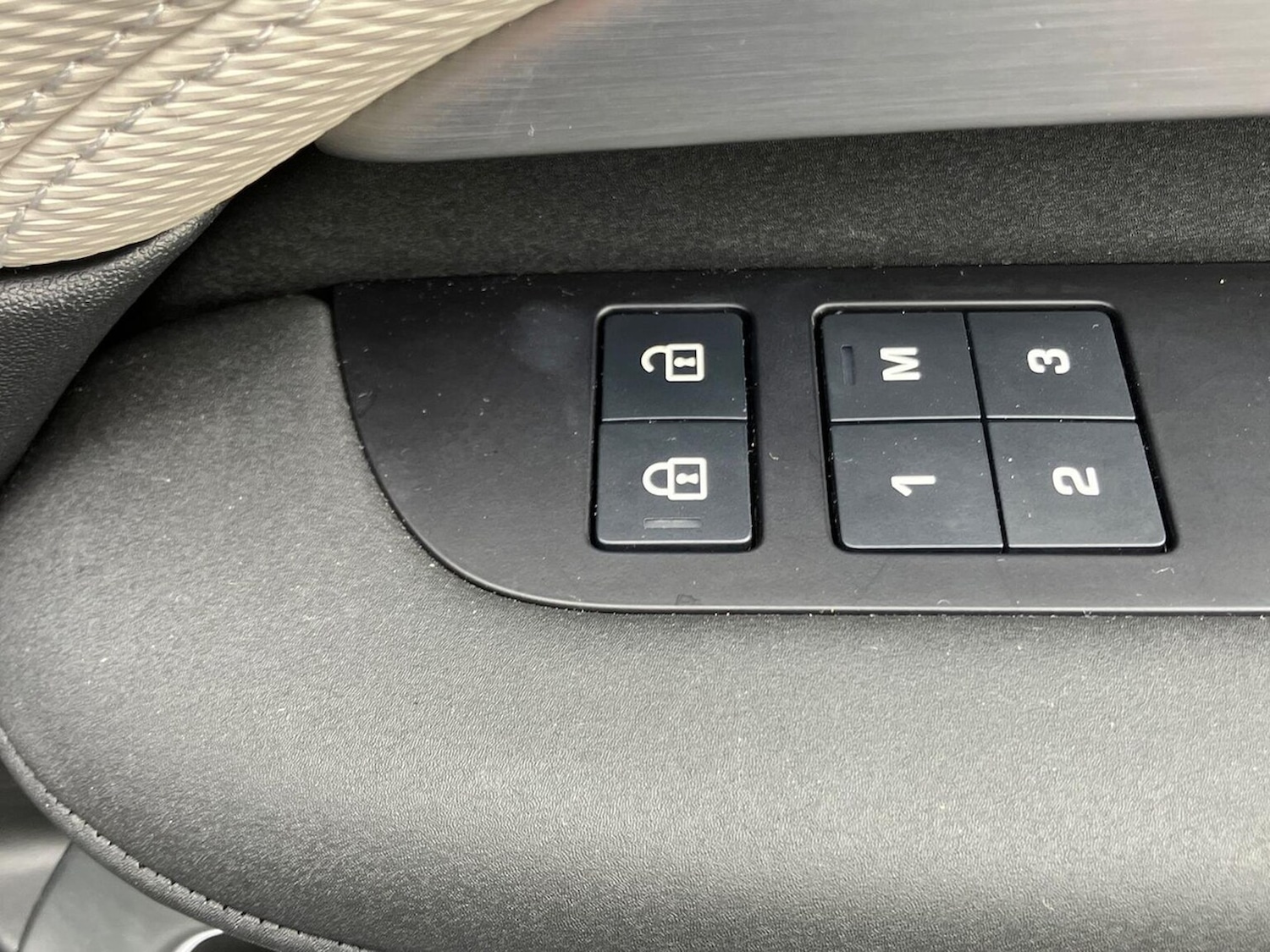 Used Land Rover Discovery 2023 for sale - 77845309: Photo 25