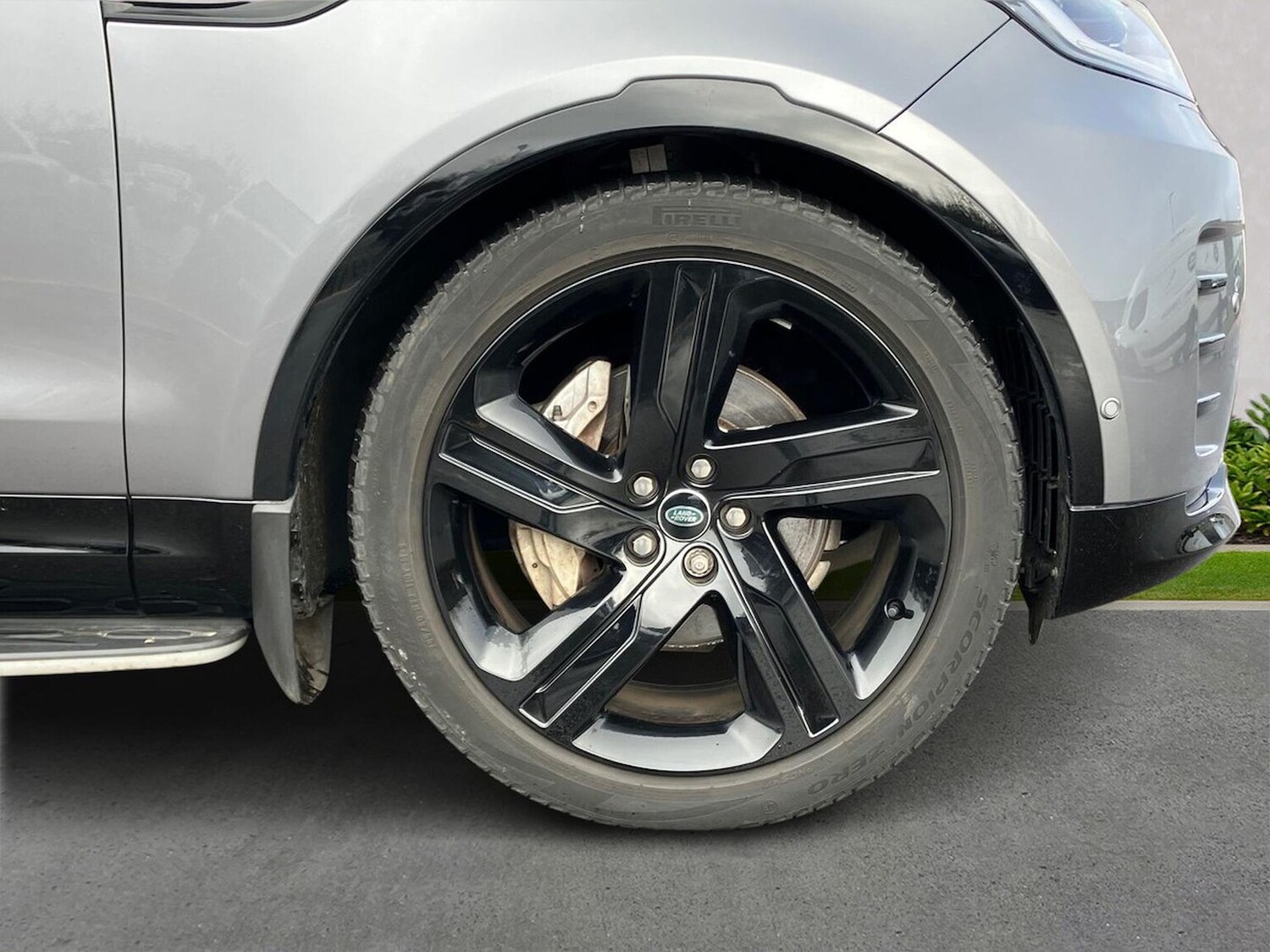 Used Land Rover Discovery 2023 for sale - 77845309: Photo 8