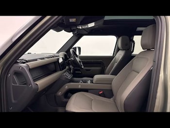 Used Land Rover Defender 2024 for sale - 79234529: Photo