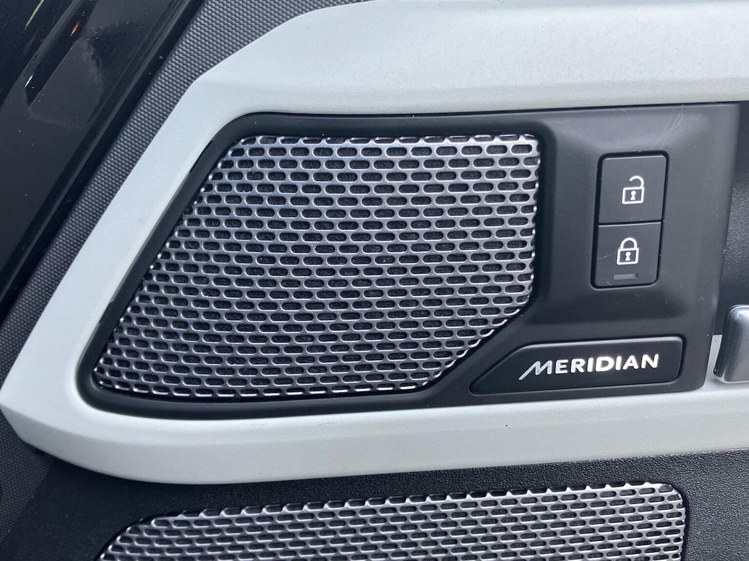 Used Land Rover Defender 2024 for sale - 77973930: Photo 24