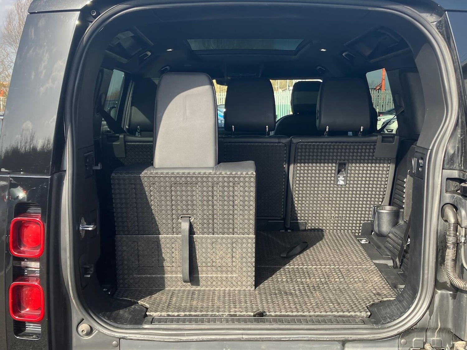 Used Land Rover Defender 2024 for sale - 77973930: Photo 31