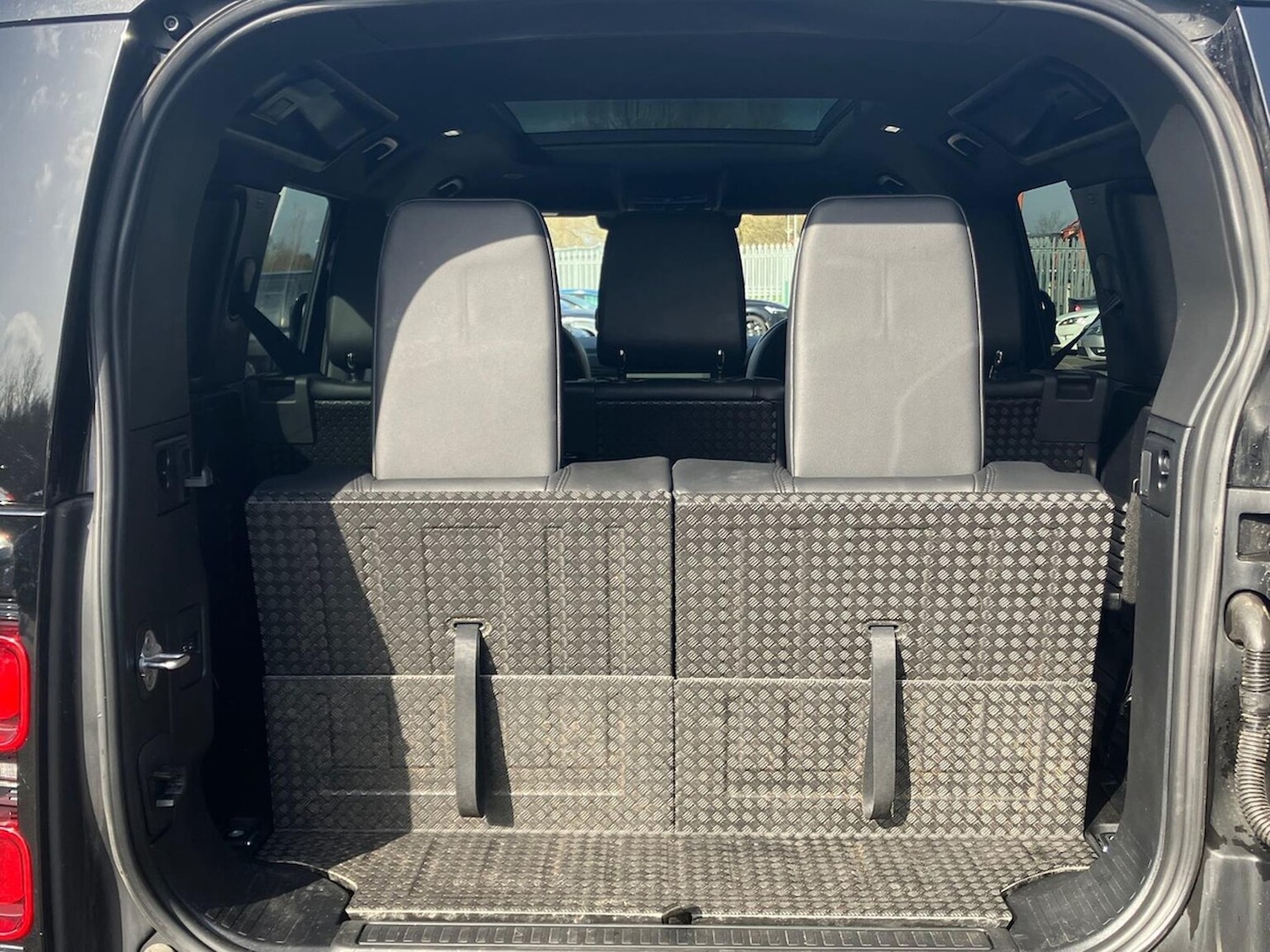 Used Land Rover Defender 2024 for sale - 77973930: Photo 32