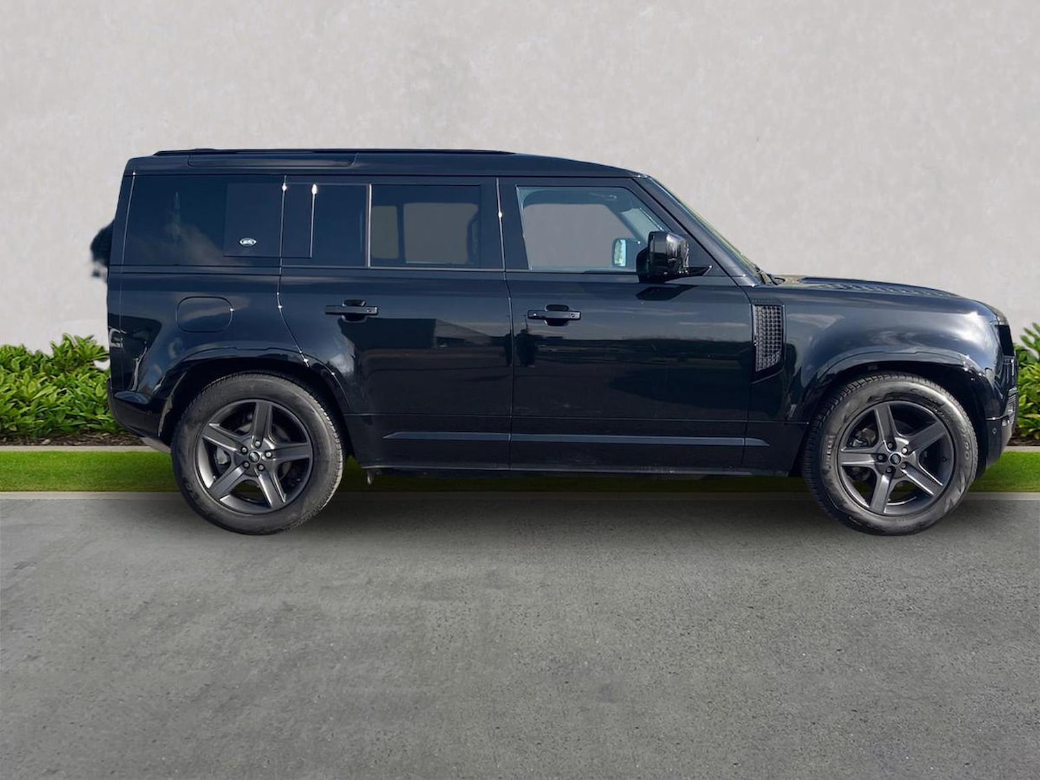 Used Land Rover Defender 2024 for sale - 77973930: Photo 5