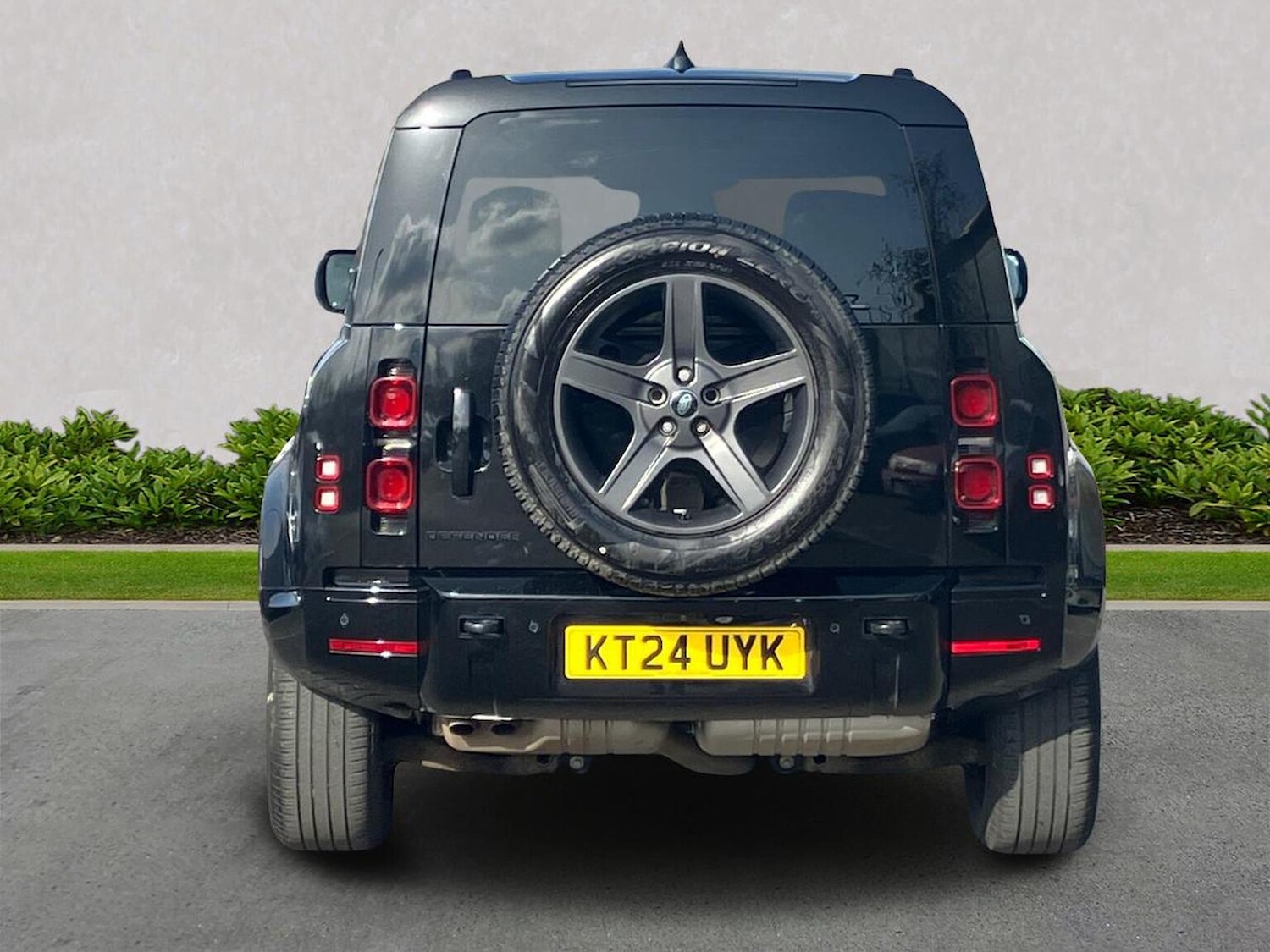 Used Land Rover Defender 2024 for sale - 77973930: Photo 6