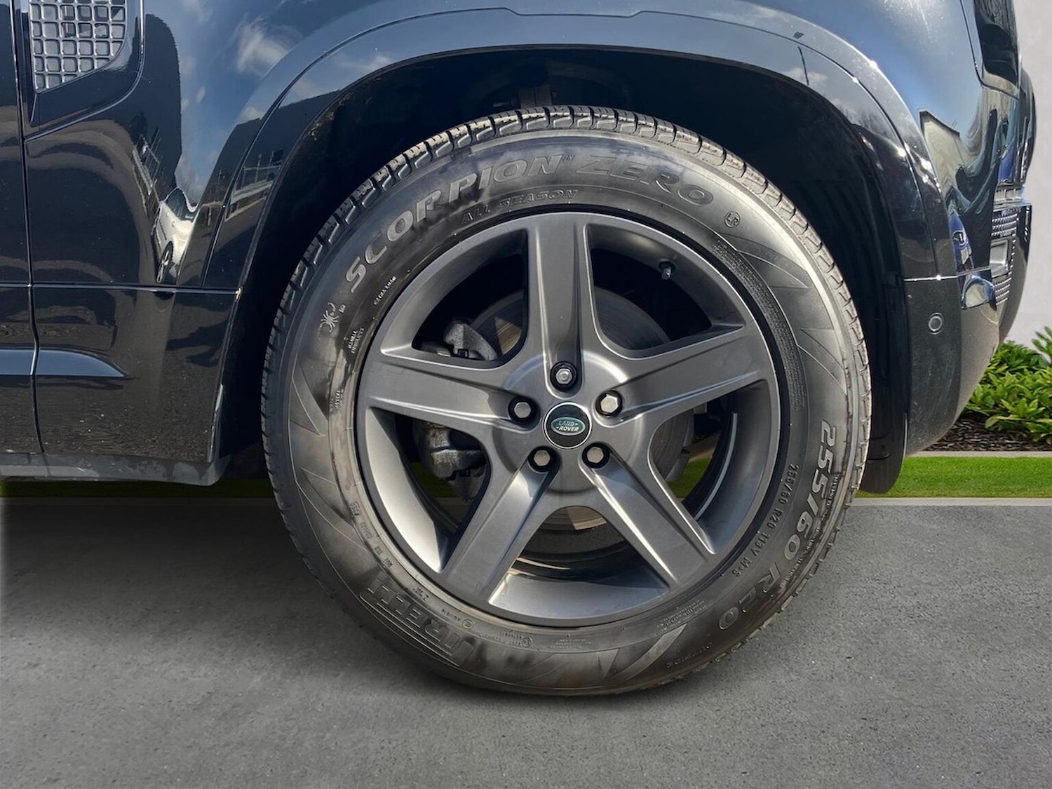 Used Land Rover Defender 2024 for sale - 77973930: Photo 8