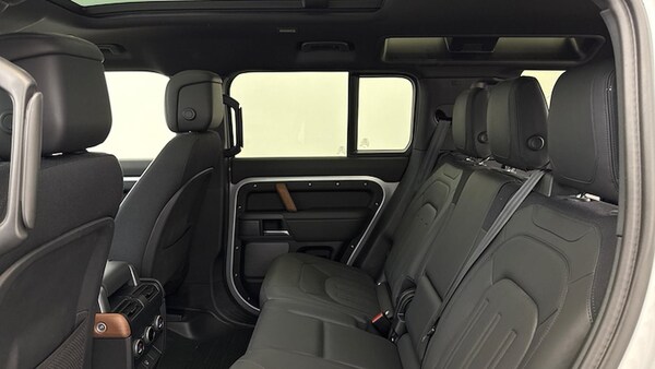 Used Land Rover Defender 2024 for sale - 75656106: Photo 4