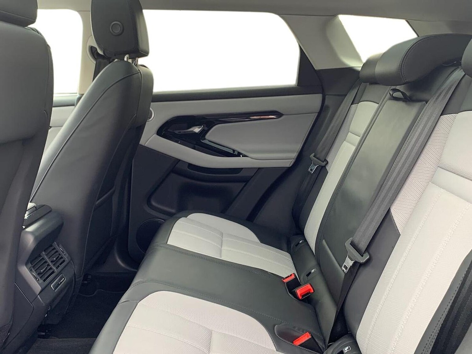 Used Land Rover Range Rover Evoque 2025 for sale - 76293092: Photo 4