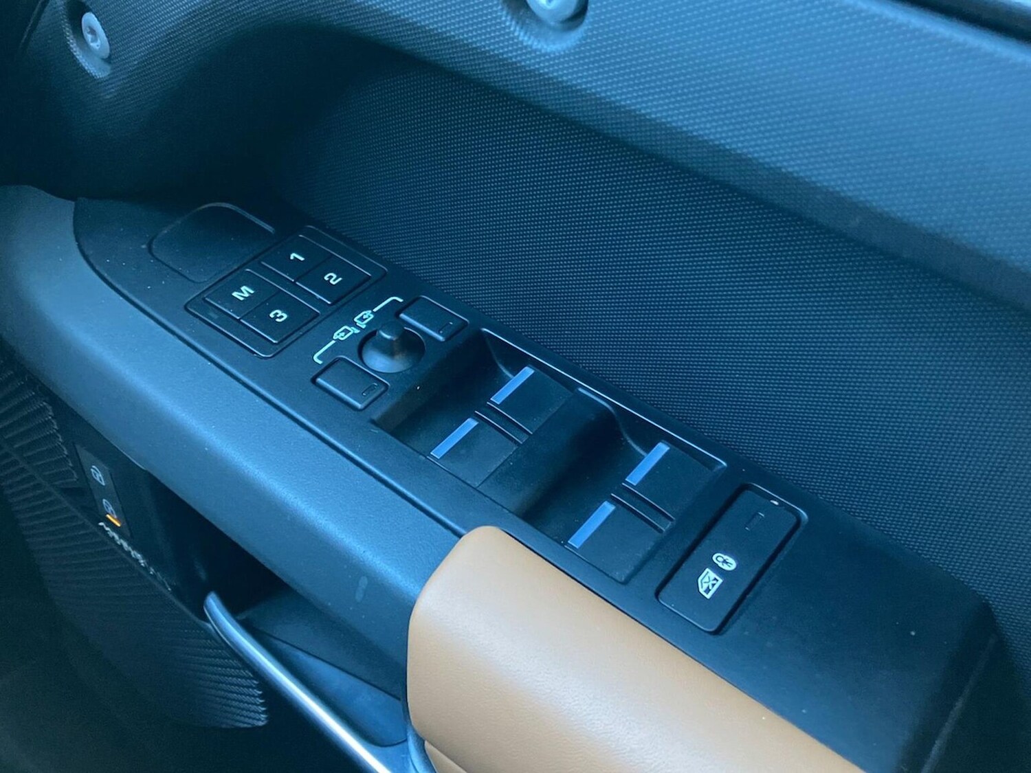 Used Land Rover Defender 2023 for sale - 77488117: Photo 25