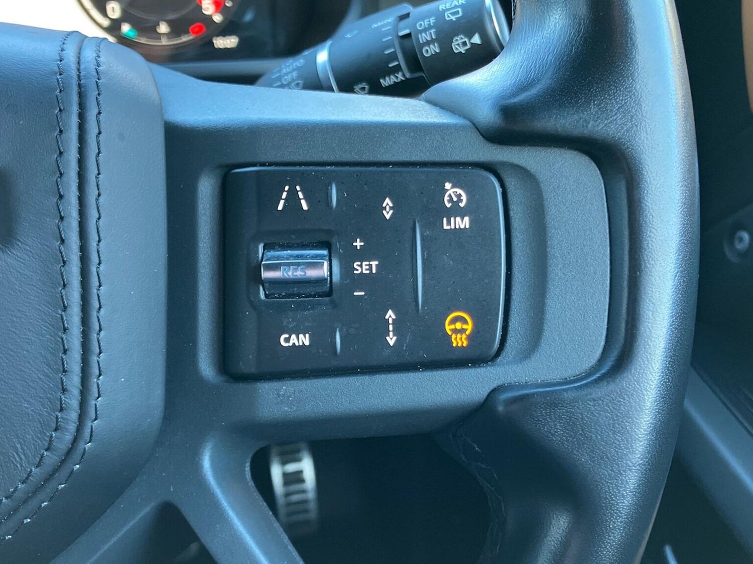 Used Land Rover Defender 2023 for sale - 77488117: Photo 31