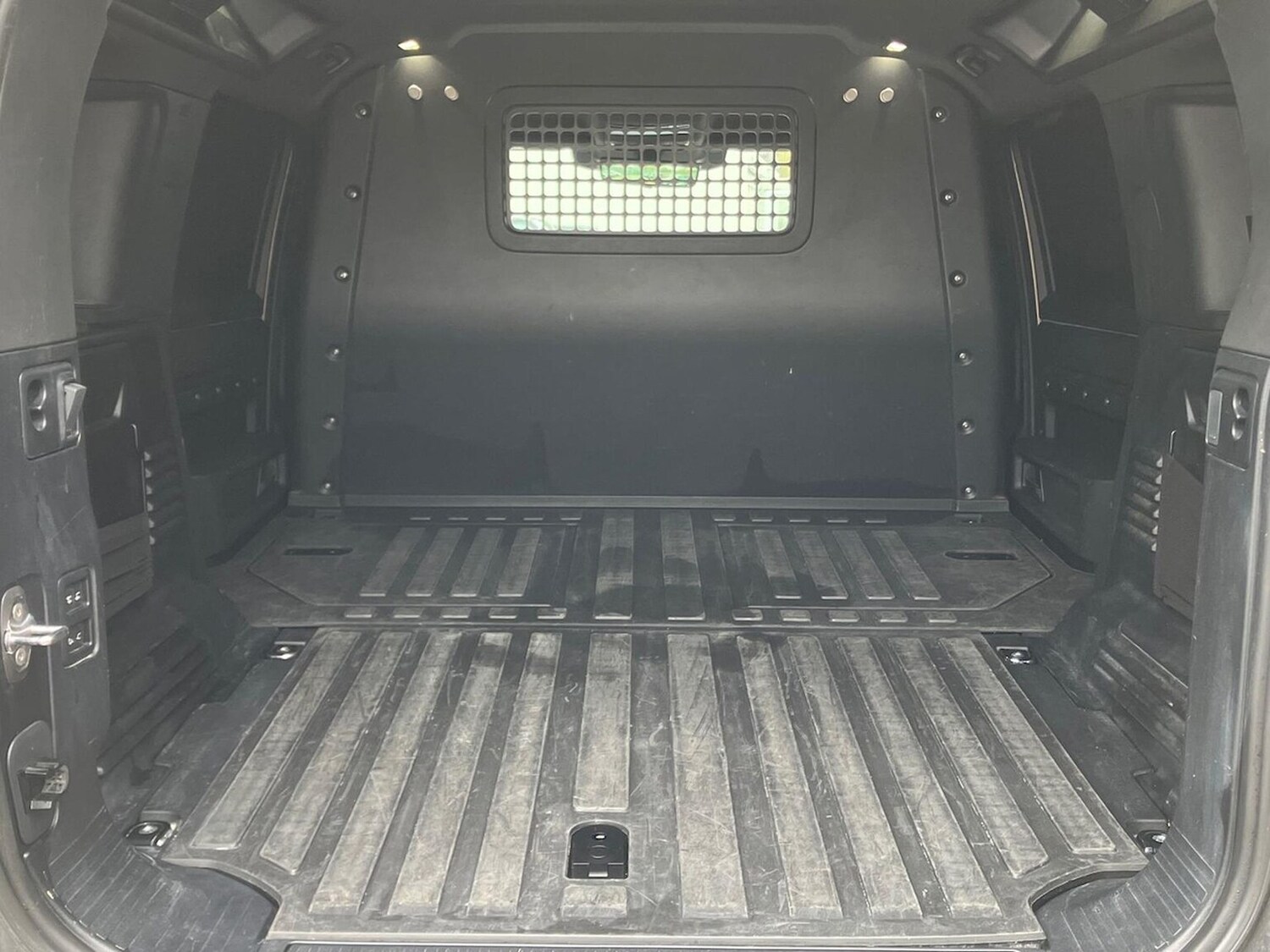 Used Land Rover Defender 2023 for sale - 78191633: Photo 12