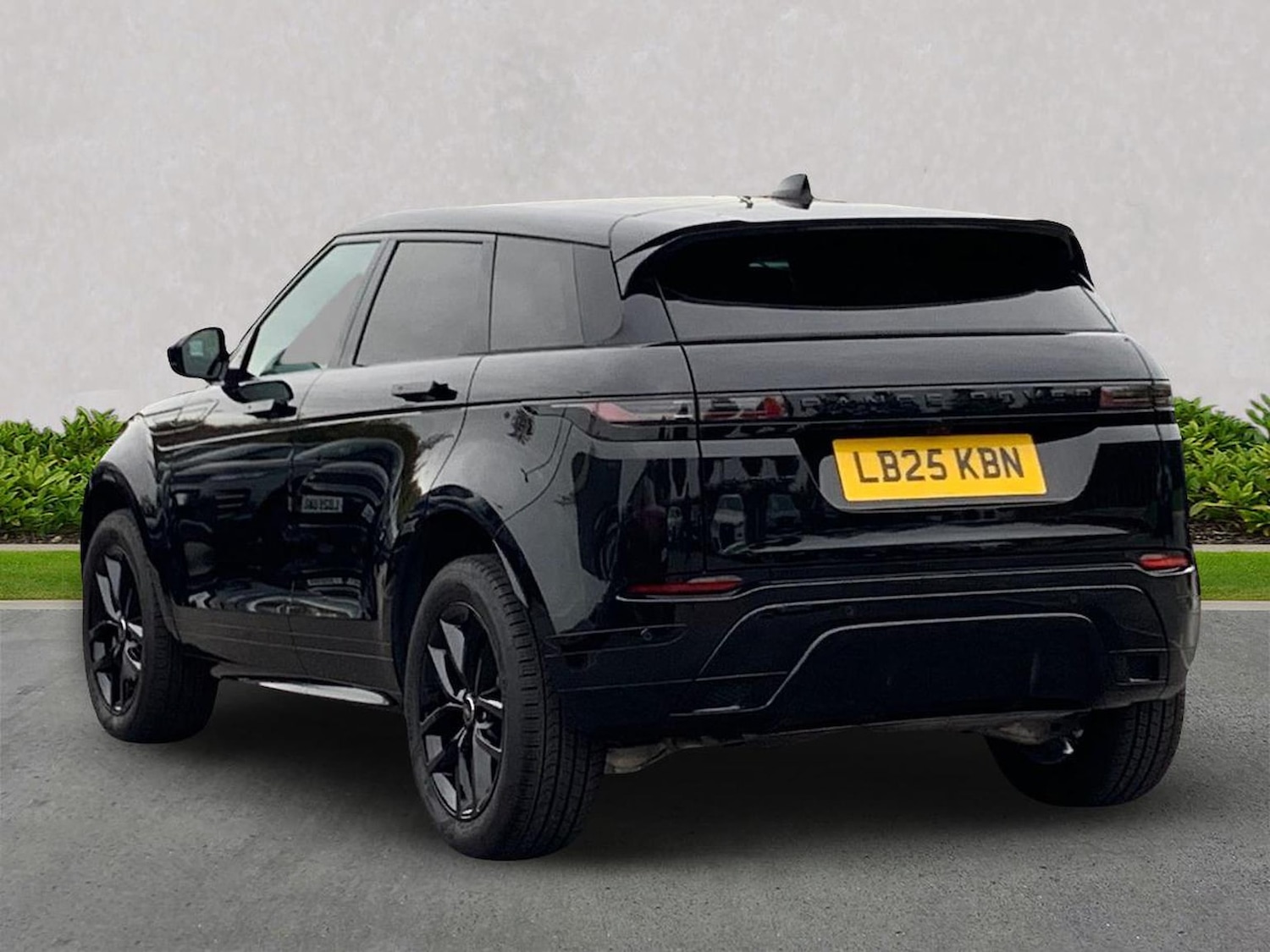 Used Land Rover Range Rover Evoque 2025 for sale - 78191592: Photo 2