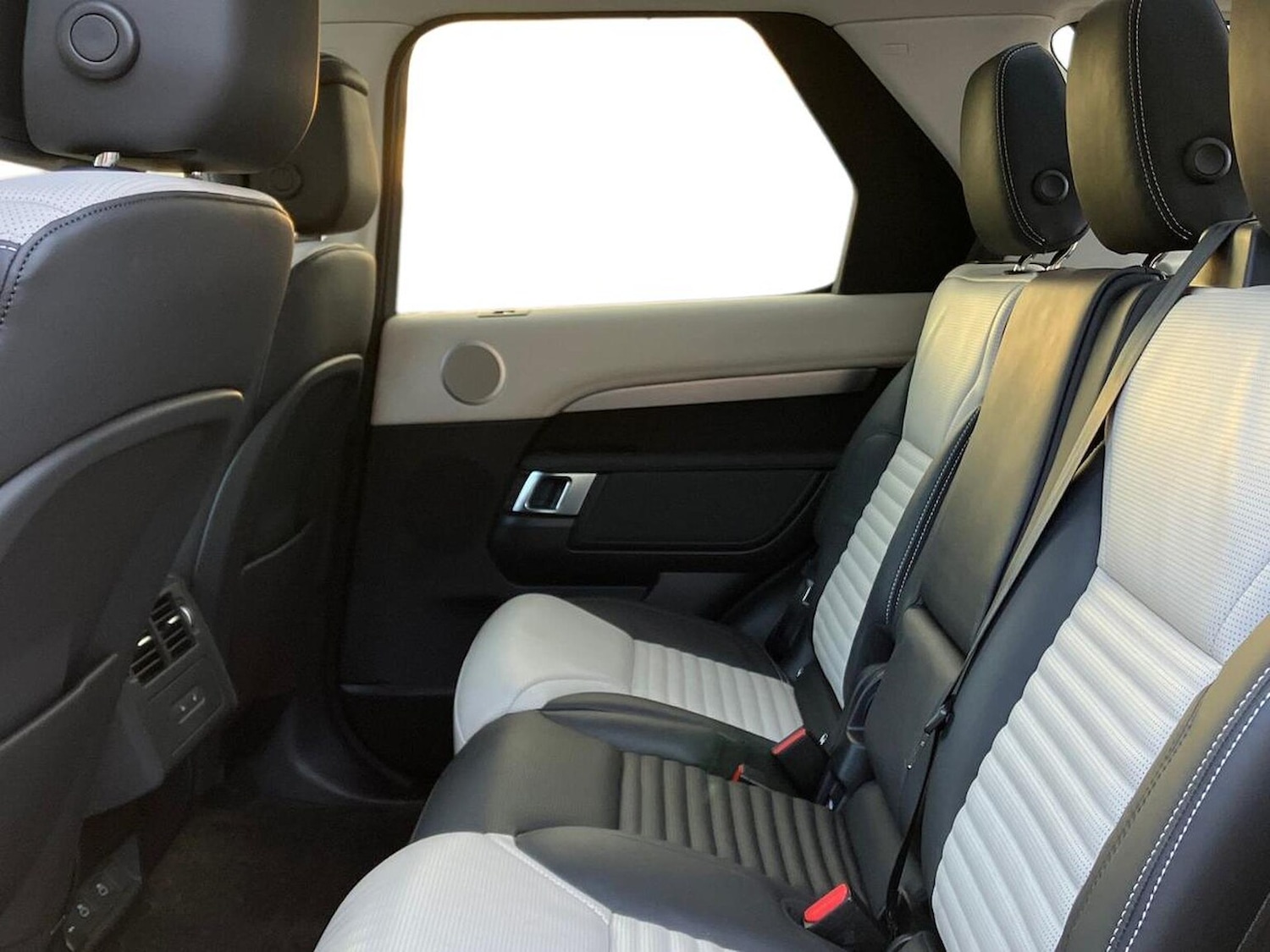 Used Land Rover Discovery 2024 for sale - 77759383: Photo 4