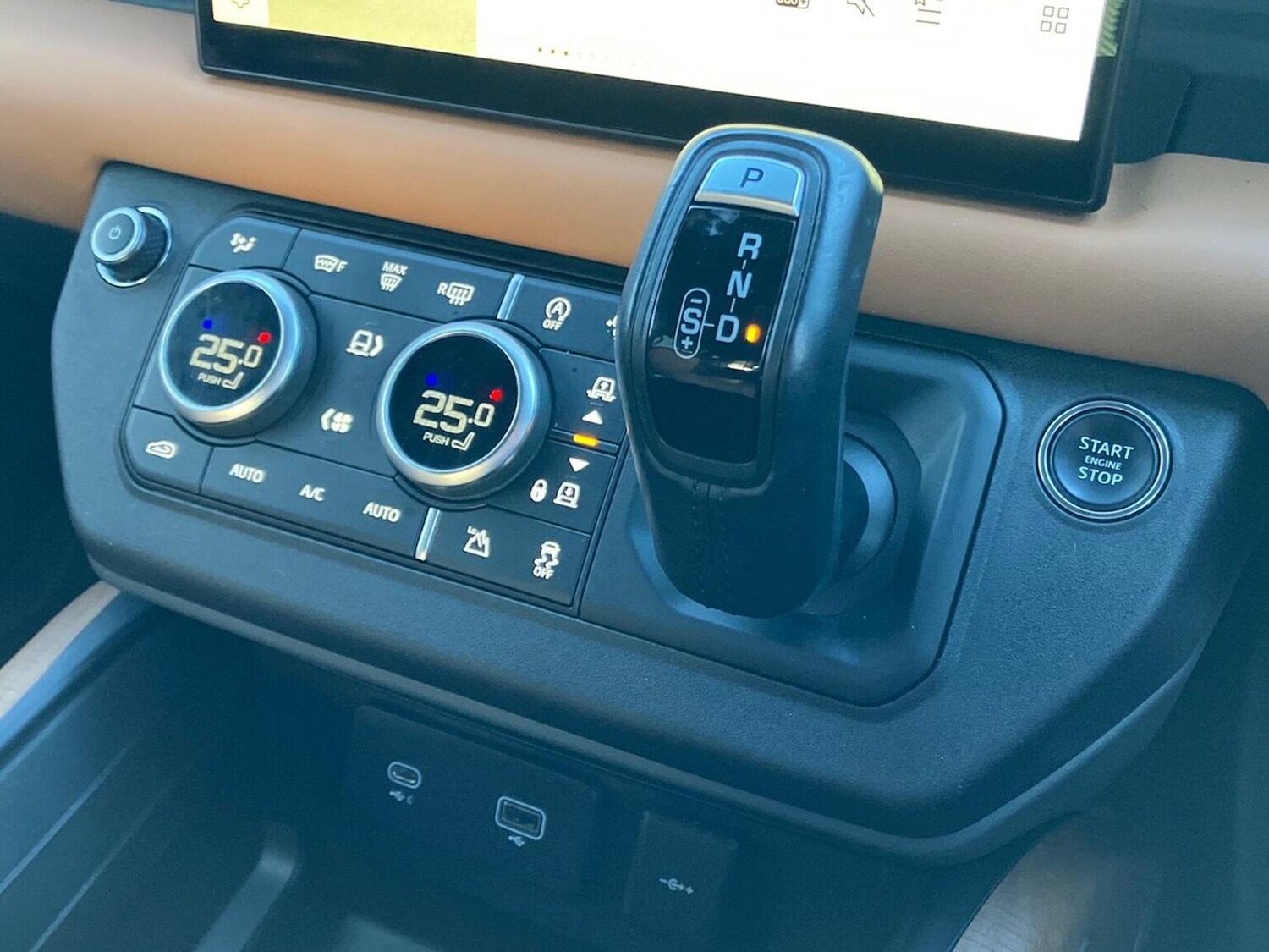 Used Land Rover Defender 2023 for sale - 76637671: Photo 13