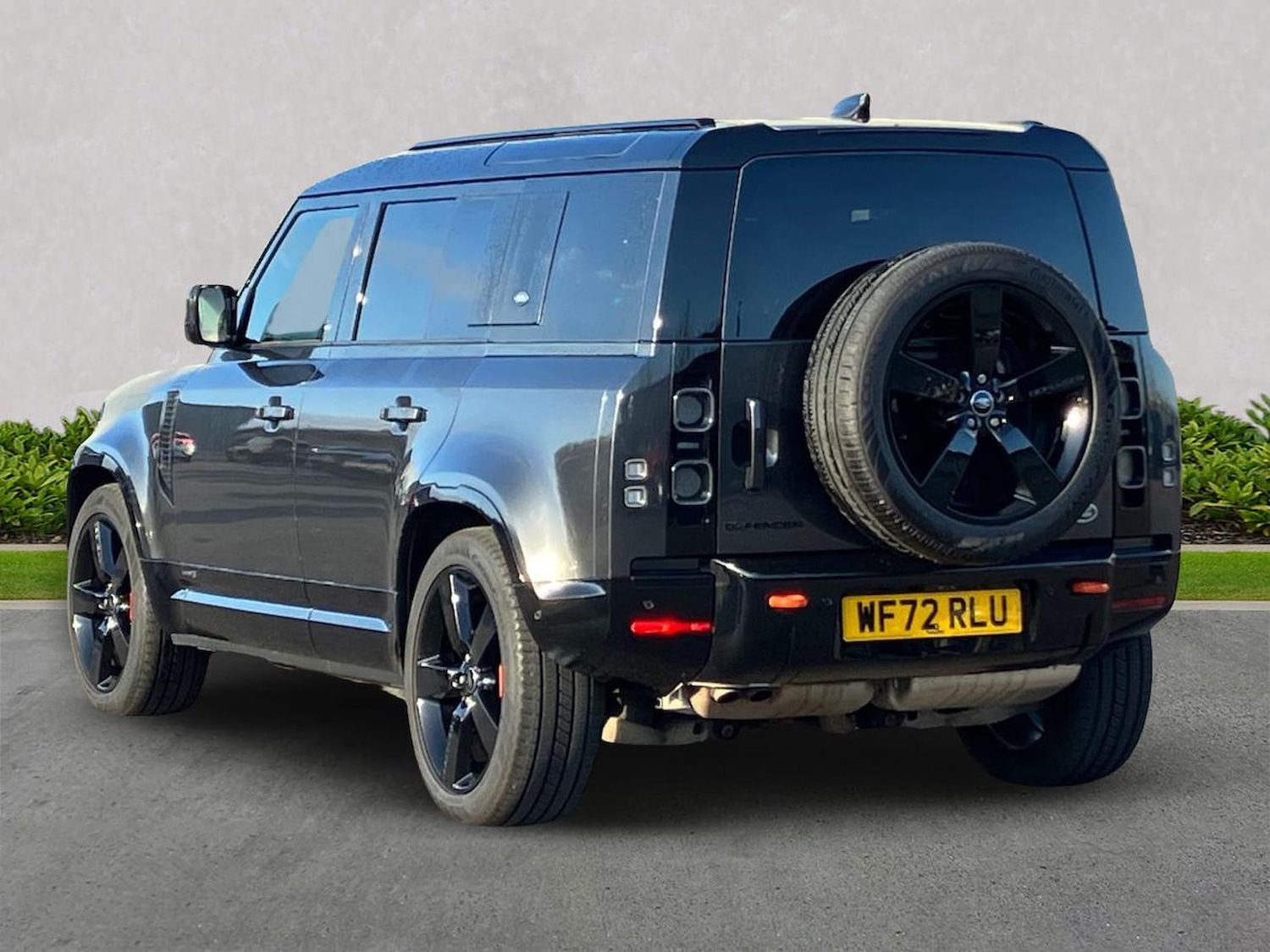 Used Land Rover Defender 2023 for sale - 76637671: Photo 2