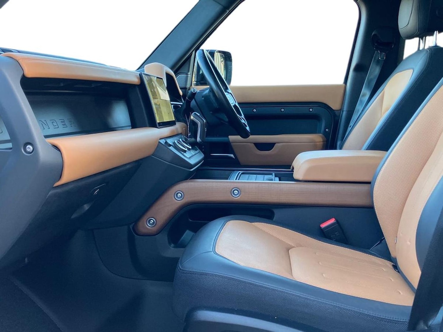 Used Land Rover Defender 2023 for sale - 76637671: Photo 3