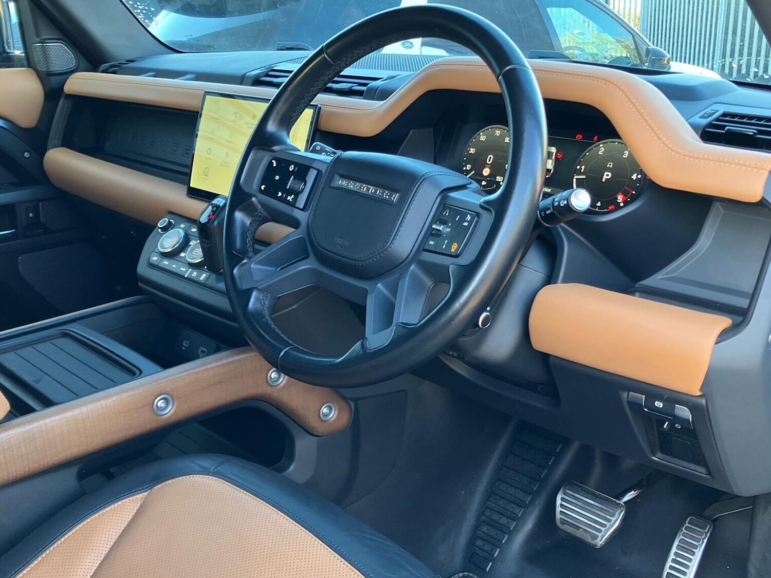 Used Land Rover Defender 2023 for sale - 76637671: Photo 33