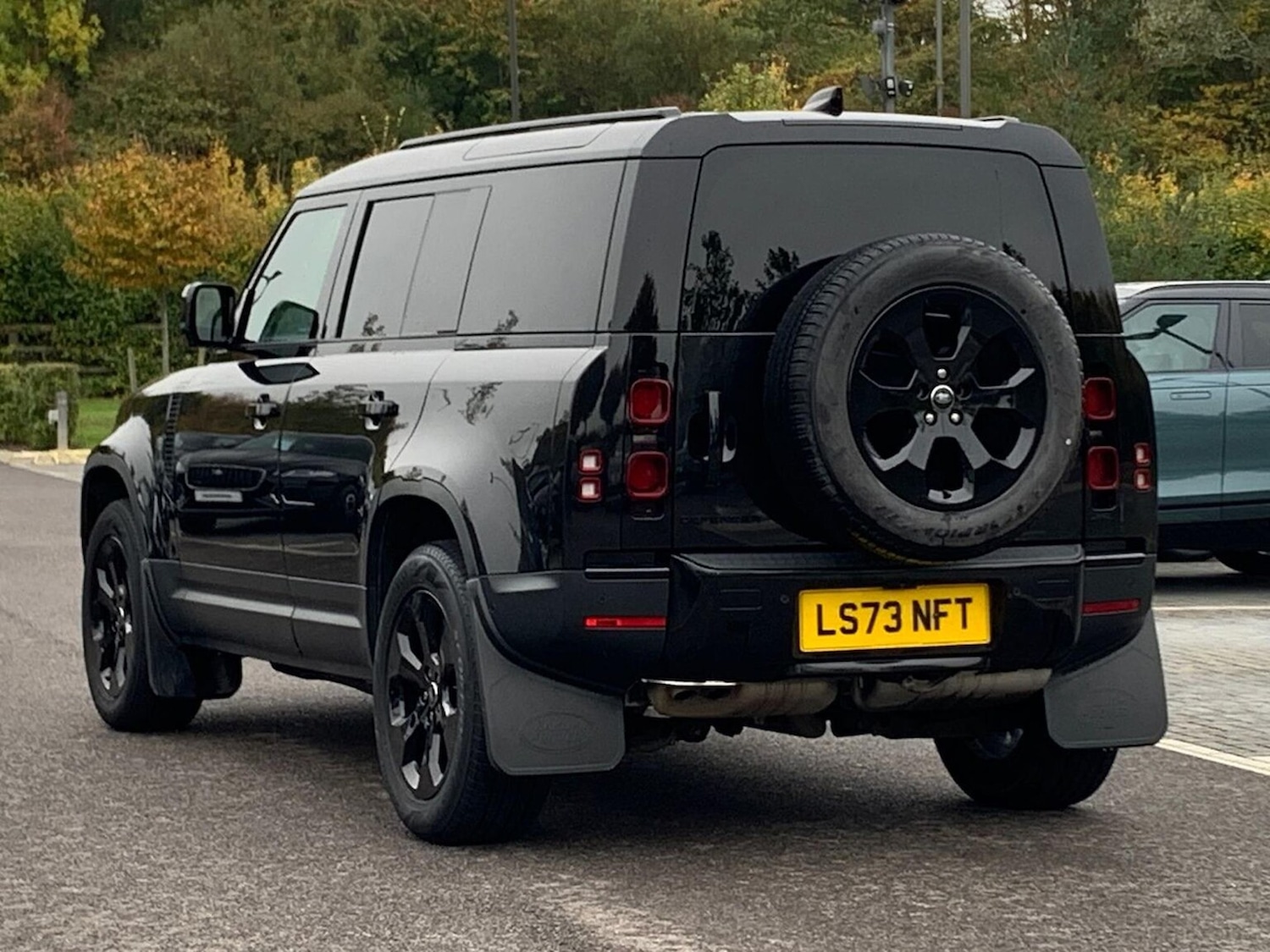Used Land Rover Defender 2023 for sale - 76287210: Photo 2