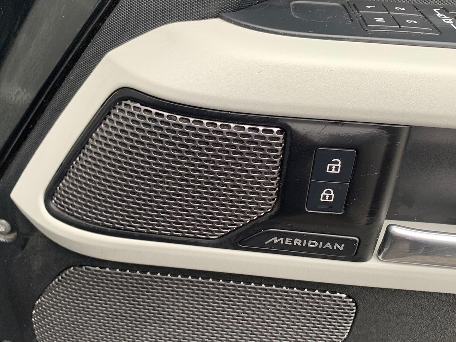 Used Land Rover Defender 2023 for sale - 76287210: Photo 24