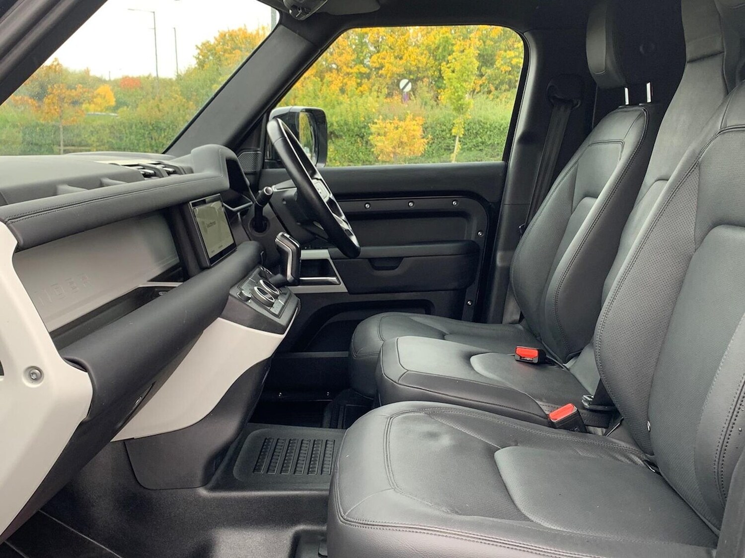 Used Land Rover Defender 2023 for sale - 76287210: Photo 3