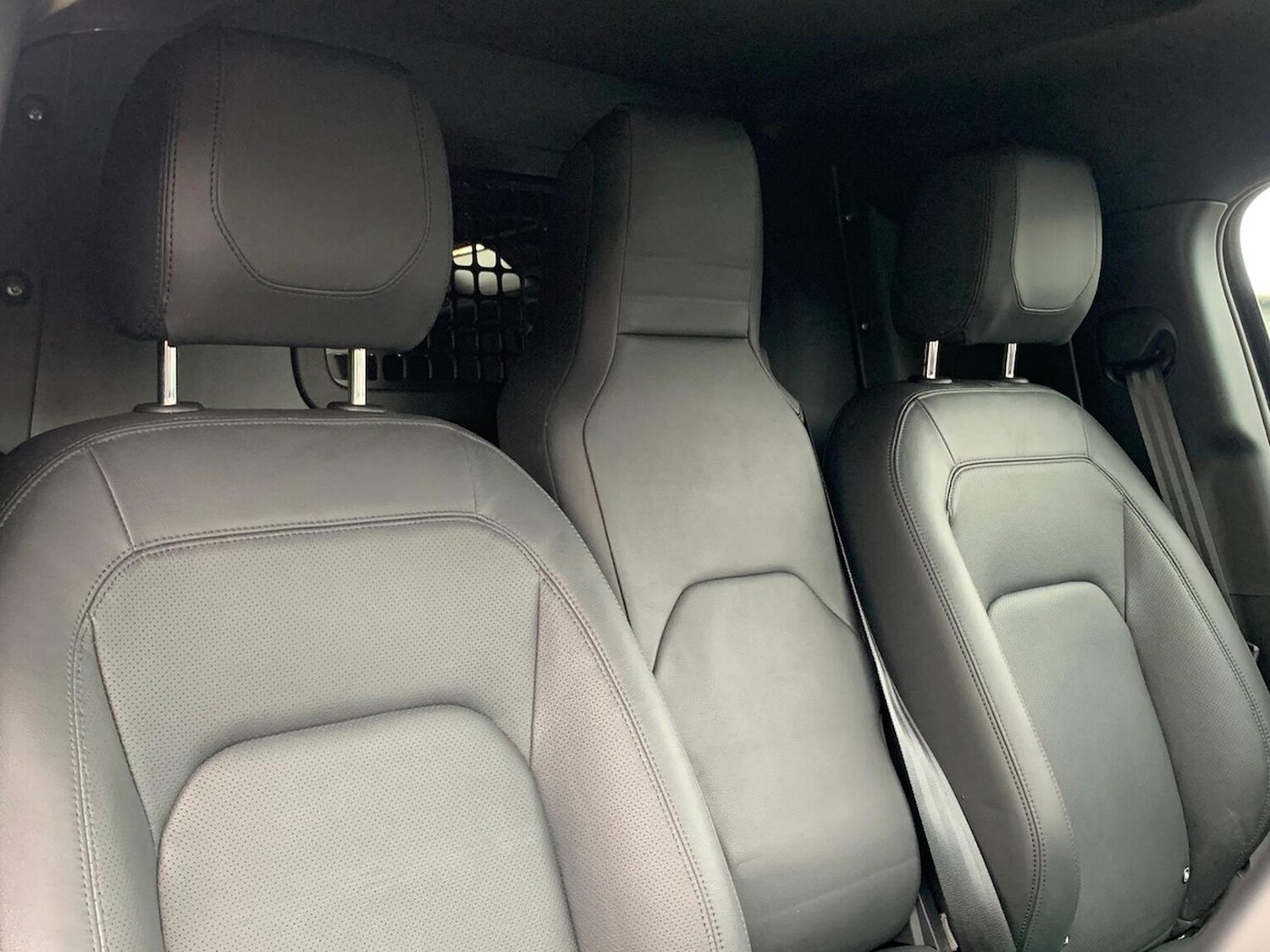Used Land Rover Defender 2023 for sale - 76287210: Photo 32