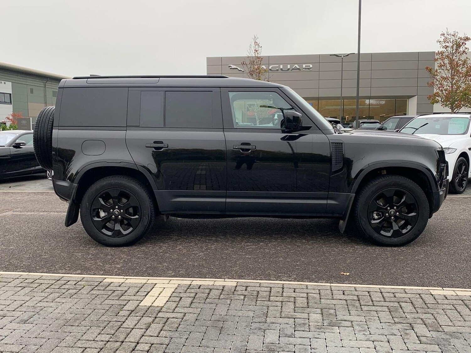 Used Land Rover Defender 2023 for sale - 76287210: Photo 5