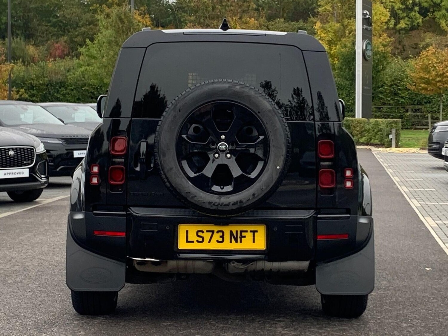 Used Land Rover Defender 2023 for sale - 76287210: Photo 6
