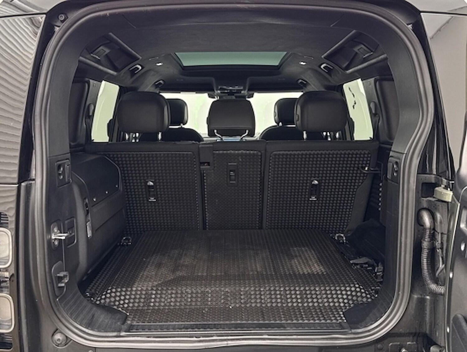 Used Land Rover Defender 2024 for sale - 78191716: Photo 12