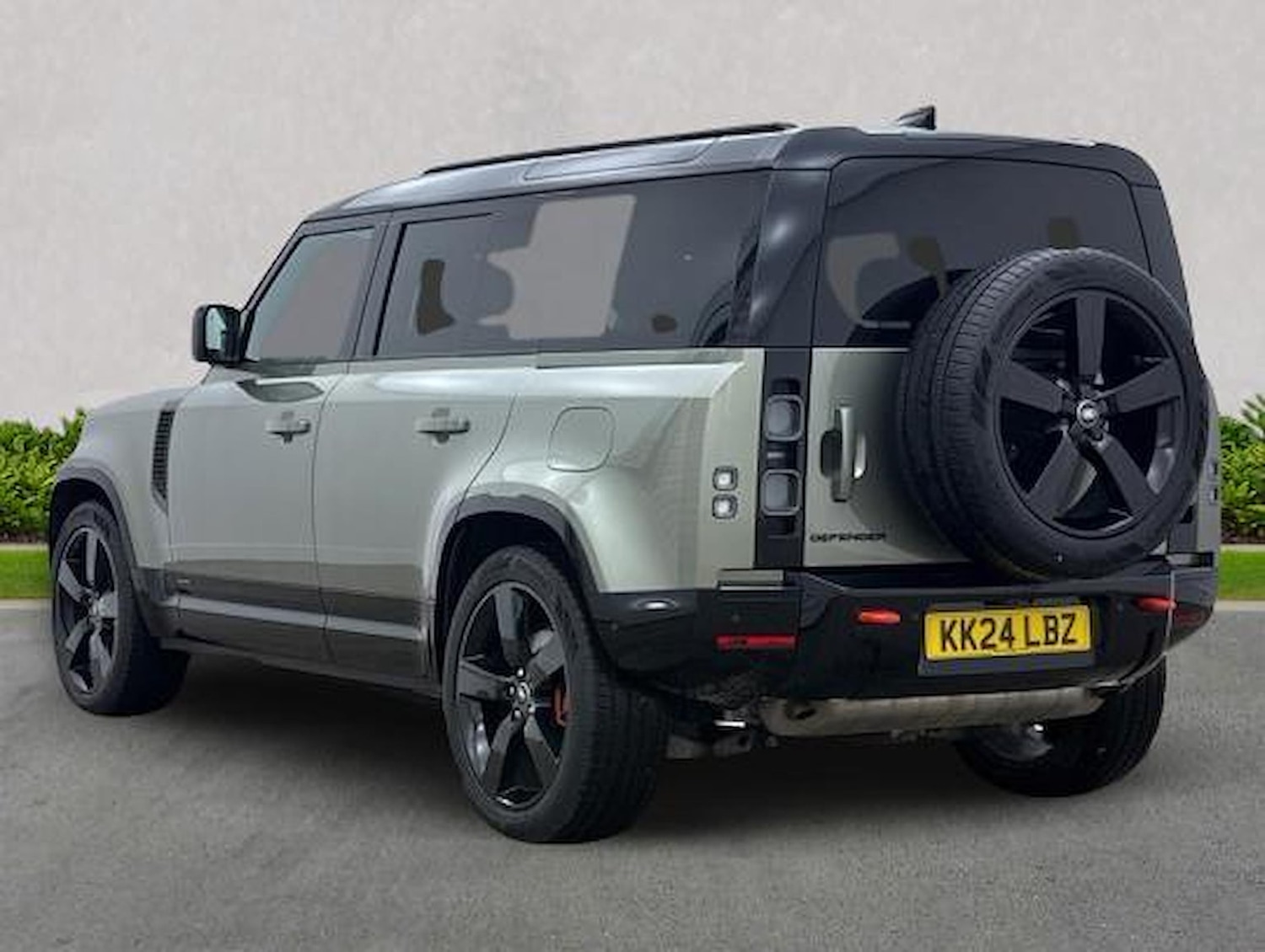 Used Land Rover Defender 2024 for sale - 78191716: Photo 2