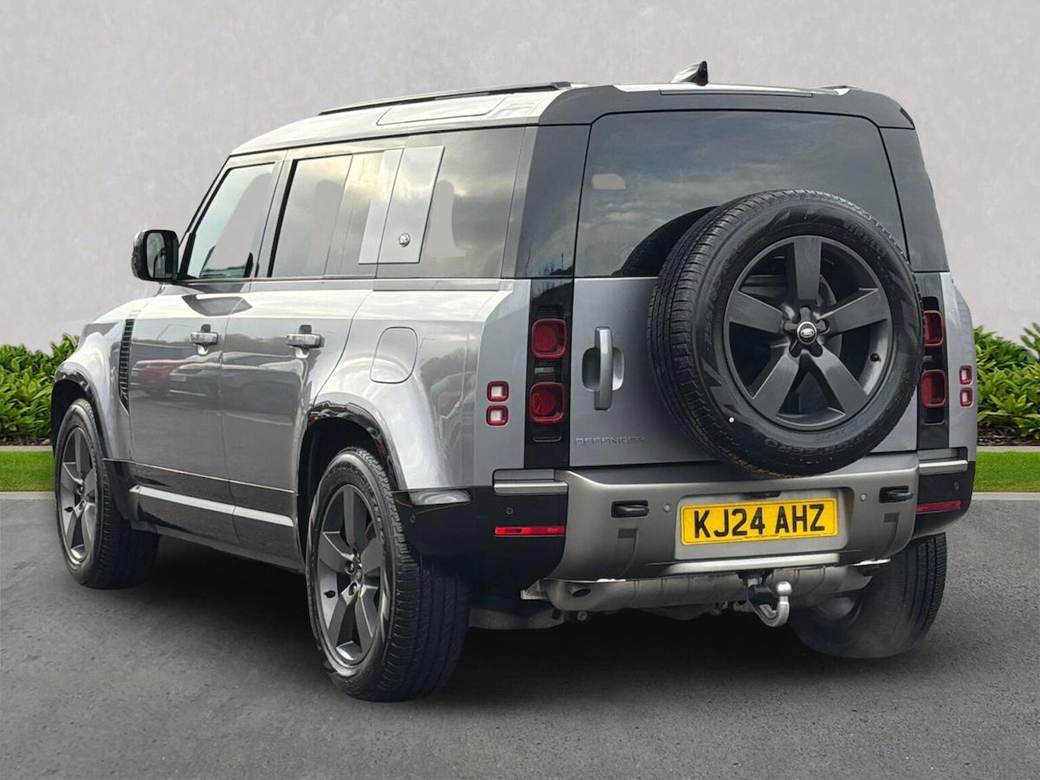 Used Land Rover Defender 2024 for sale - 77488115: Photo 2