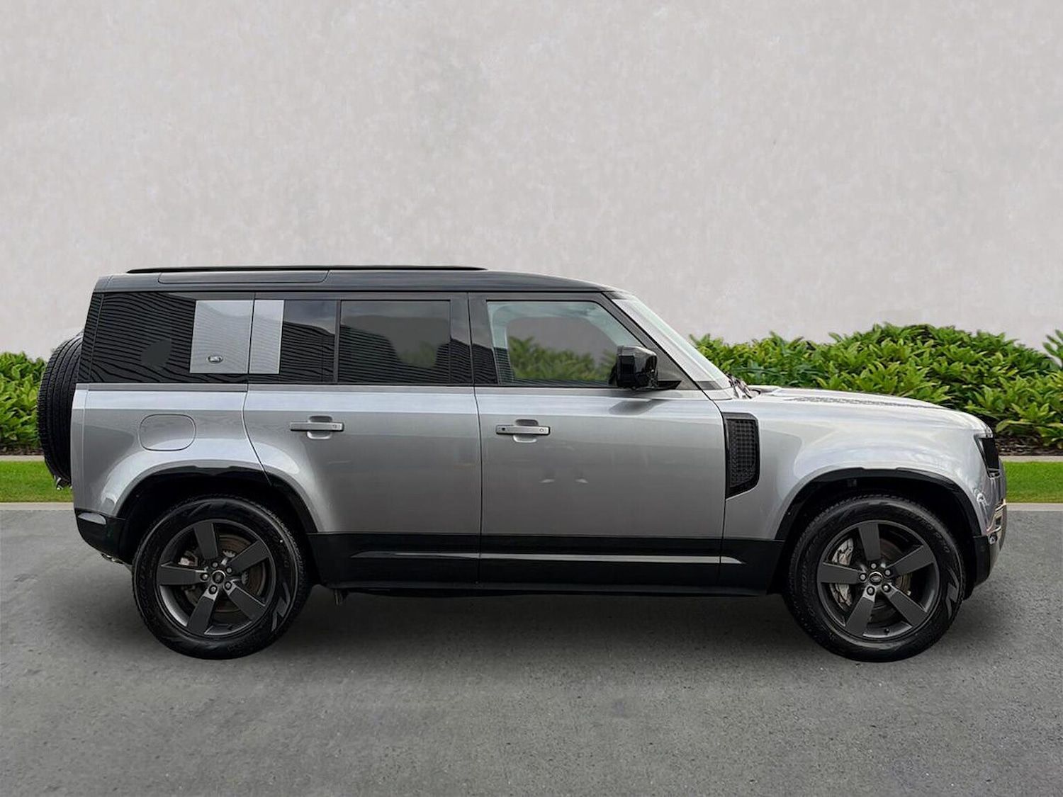 Used Land Rover Defender 2024 for sale - 77488115: Photo 5