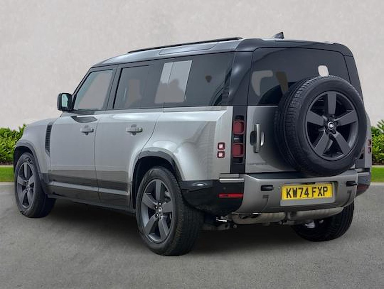 Used Land Rover Defender 2024 for sale - 78191691: Photo 2