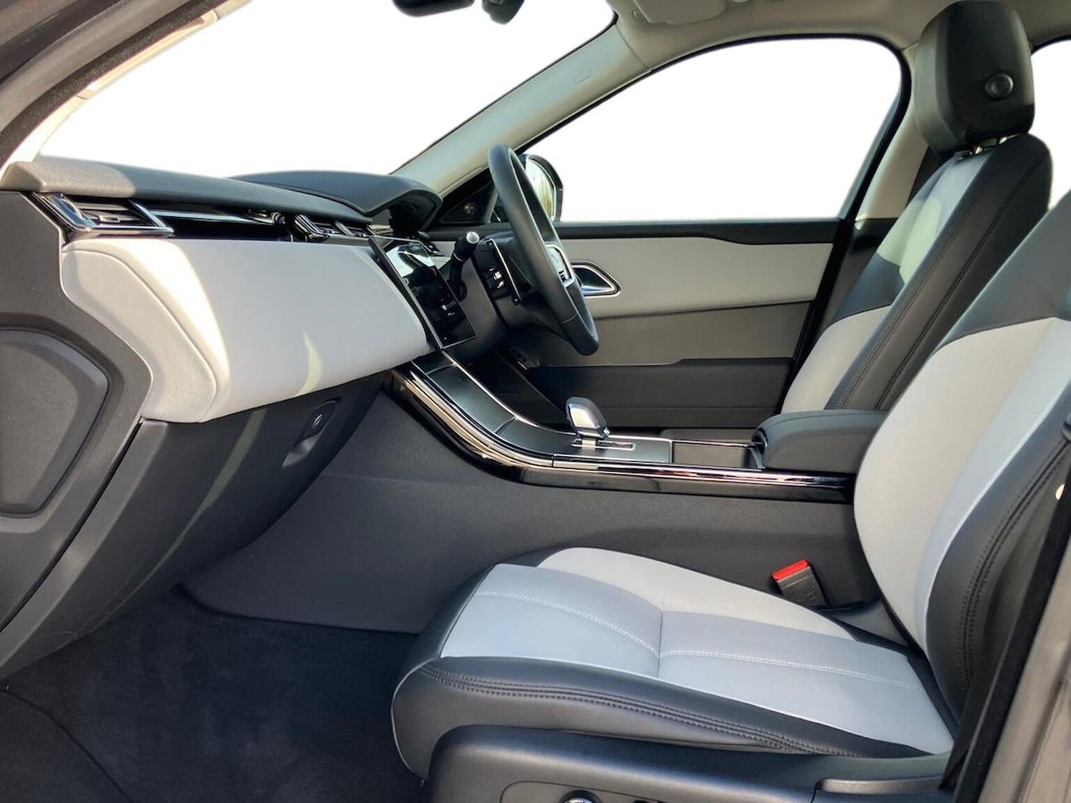 Used Land Rover Range Rover Velar 2024 for sale - 76464678: Photo 3