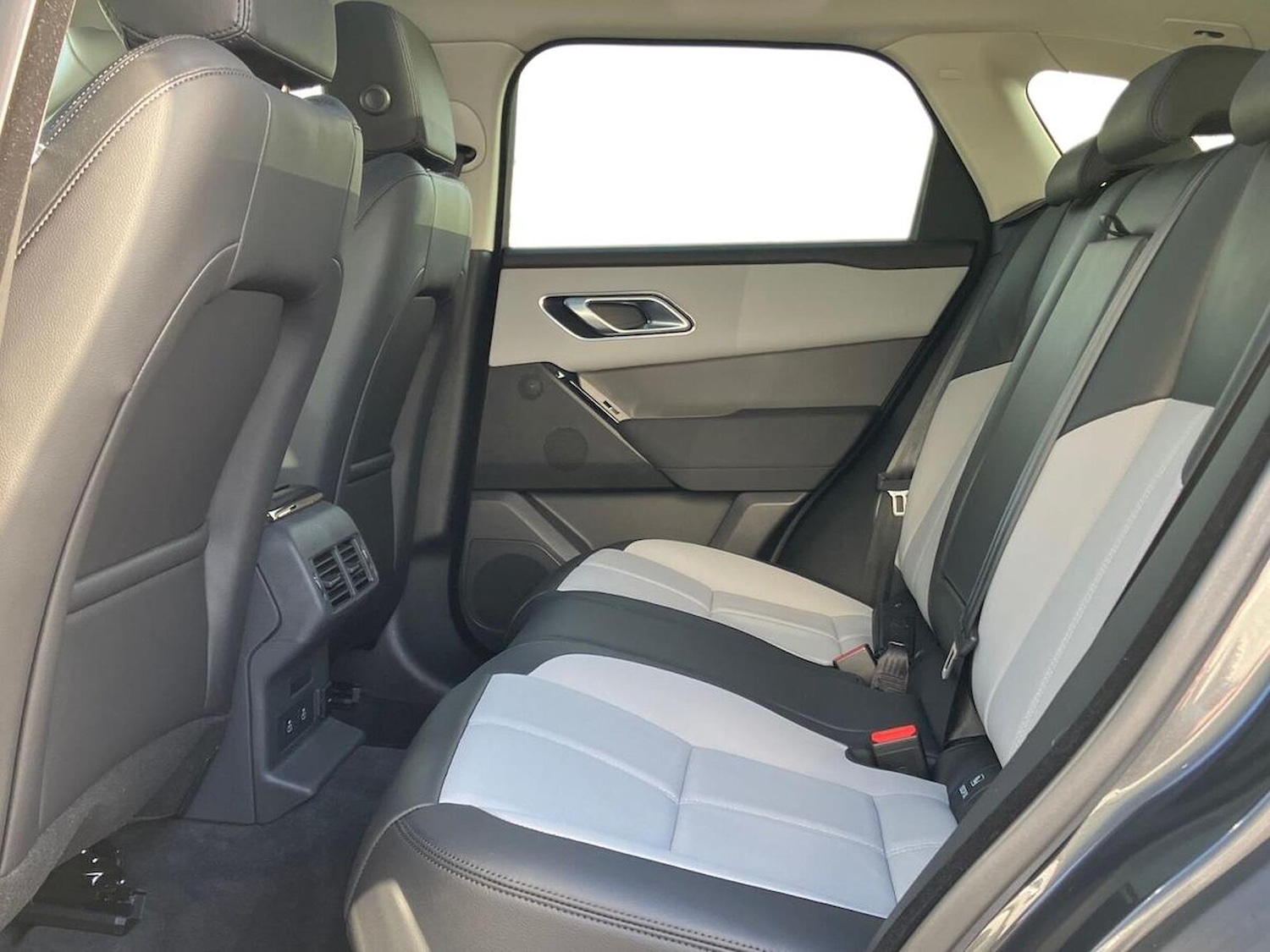 Used Land Rover Range Rover Velar 2024 for sale - 76464678: Photo 4