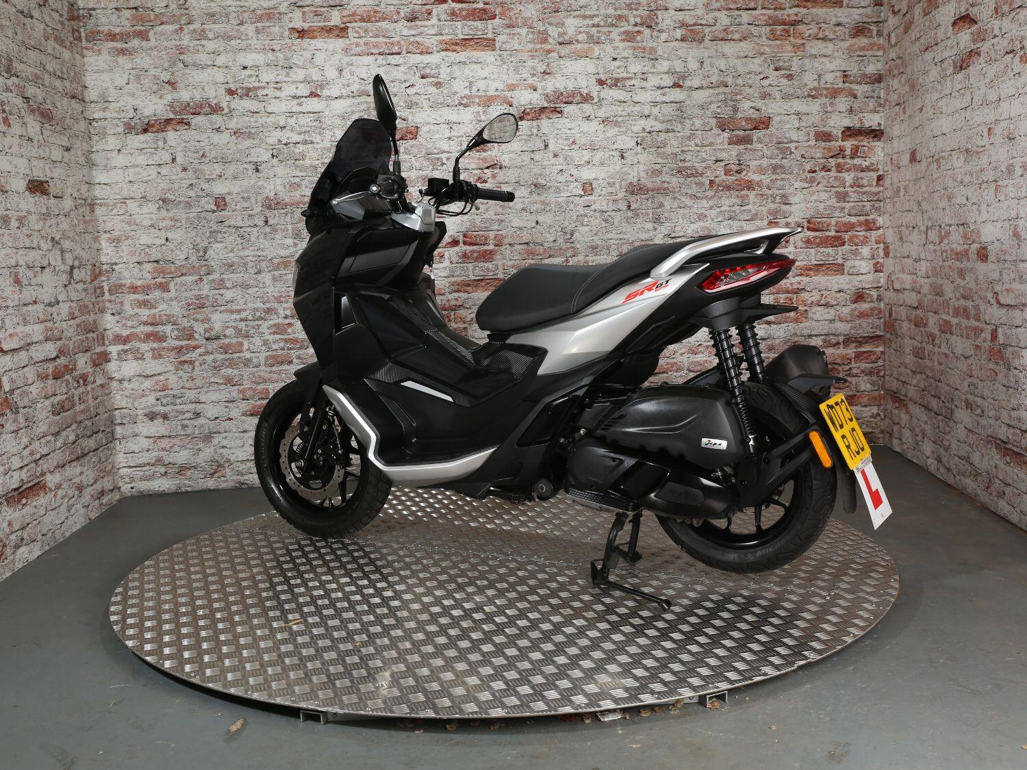 Aprilia SR