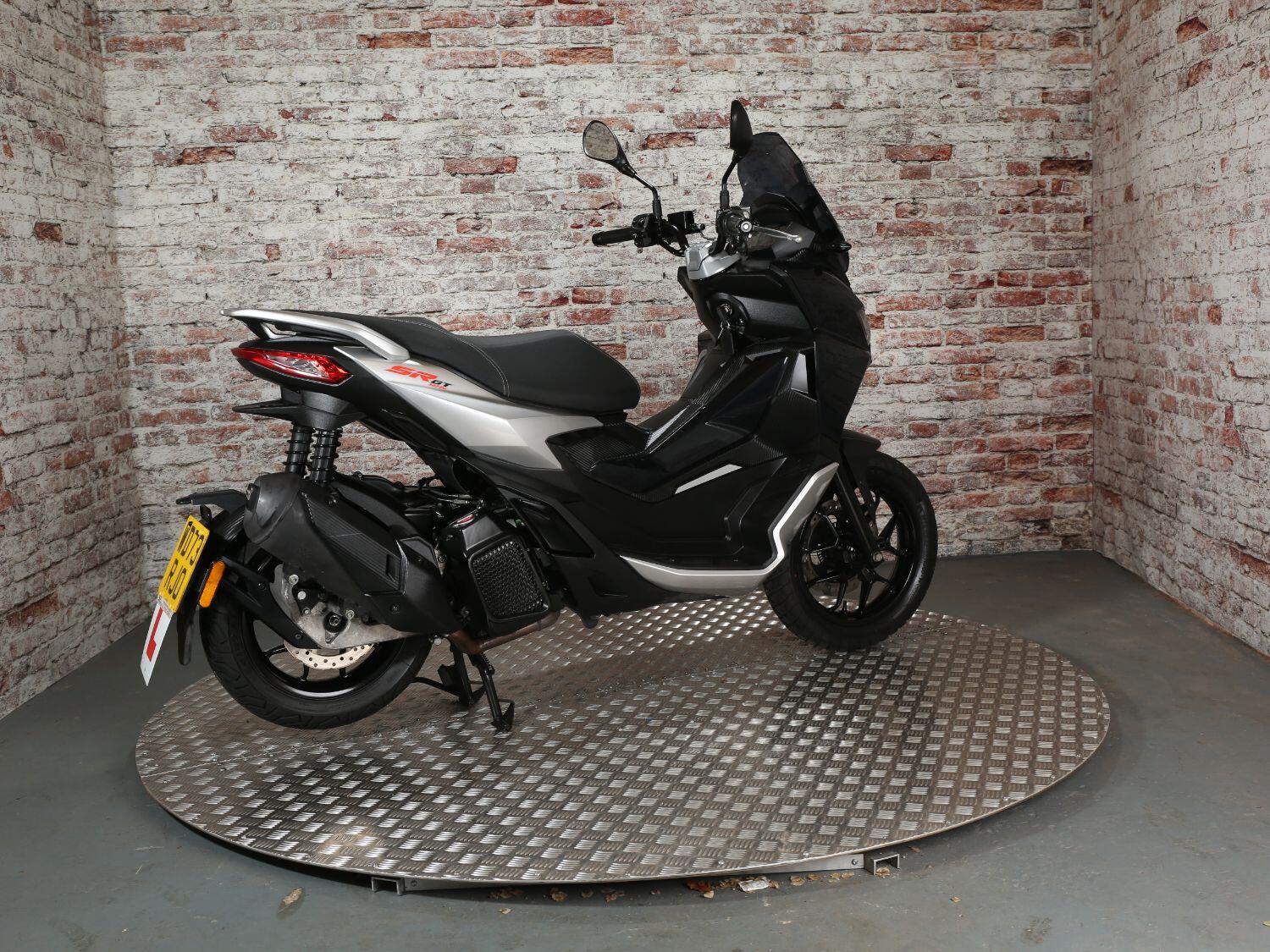 Aprilia SR
