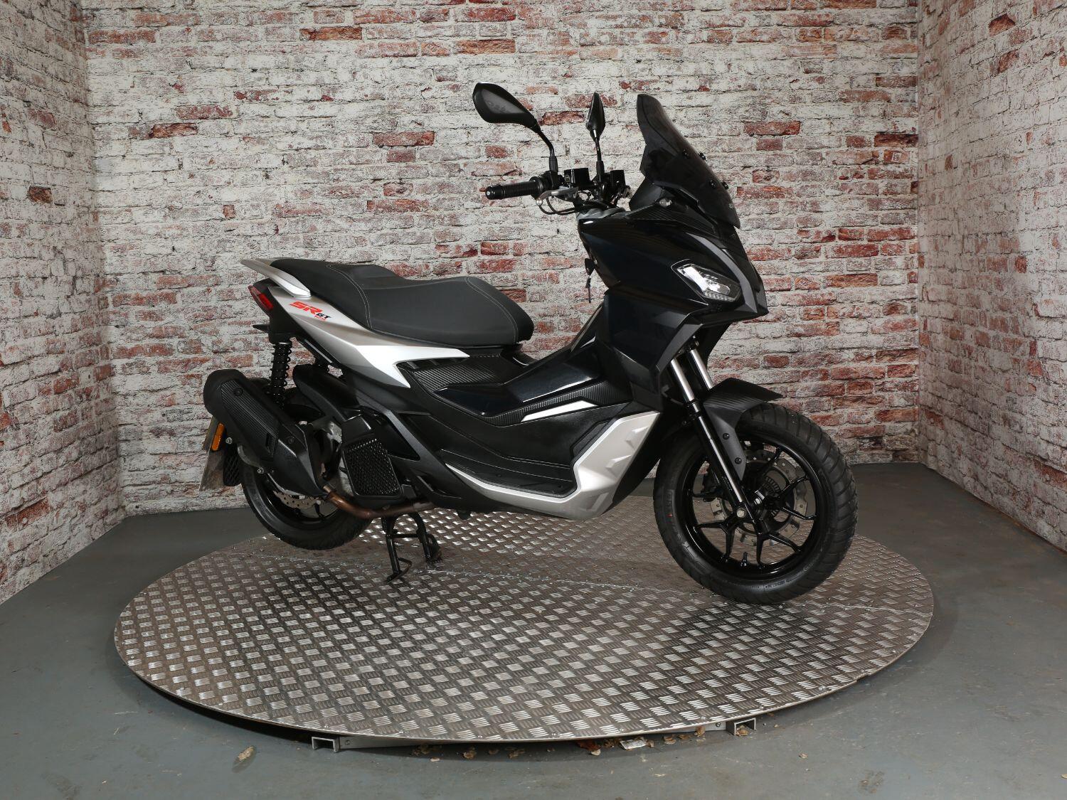 Aprilia SR