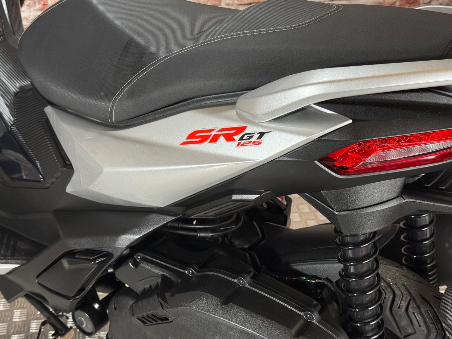 Aprilia SR