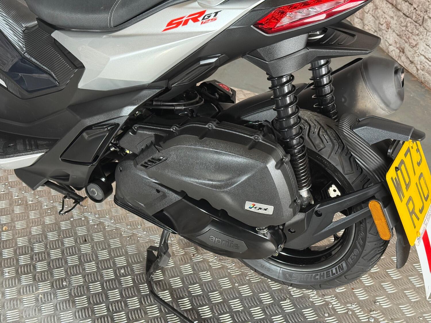 Aprilia SR