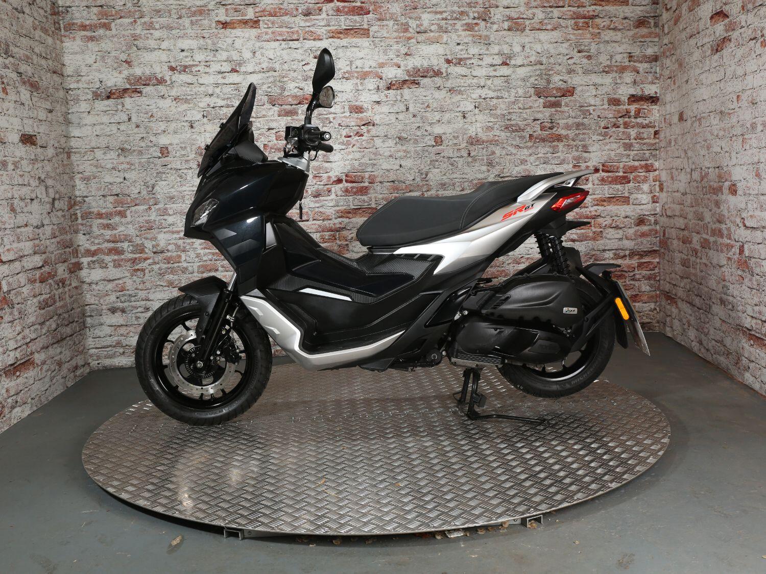 Aprilia SR