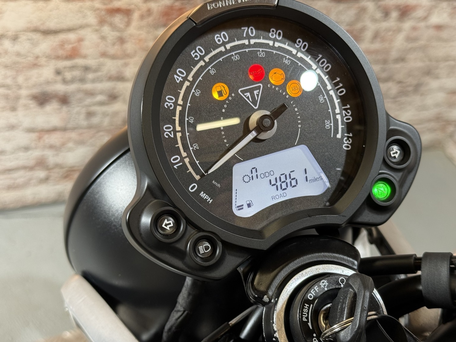 Triumph SPEED TWIN 900