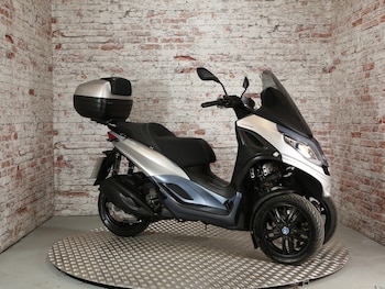 Used Piaggio MP3 300 2021 for sale - bike-78813399: Photo