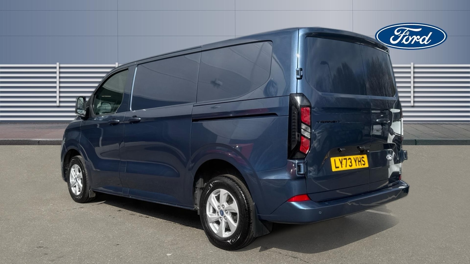 Used Ford Transit Custom 2024 for sale - 78107232: Photo 2