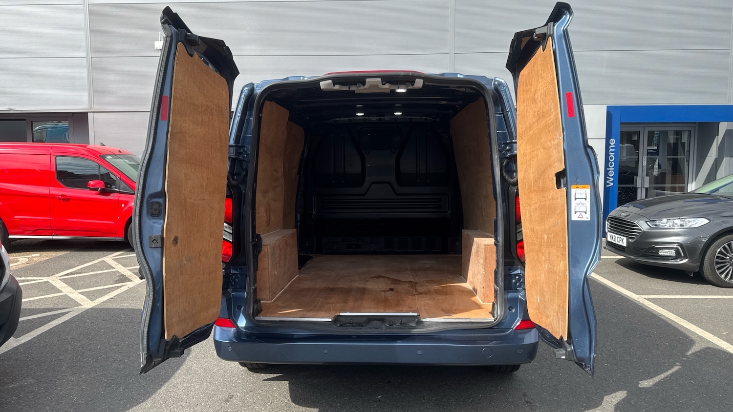 Used Ford Transit Custom 2024 for sale - 78107232: Photo 3