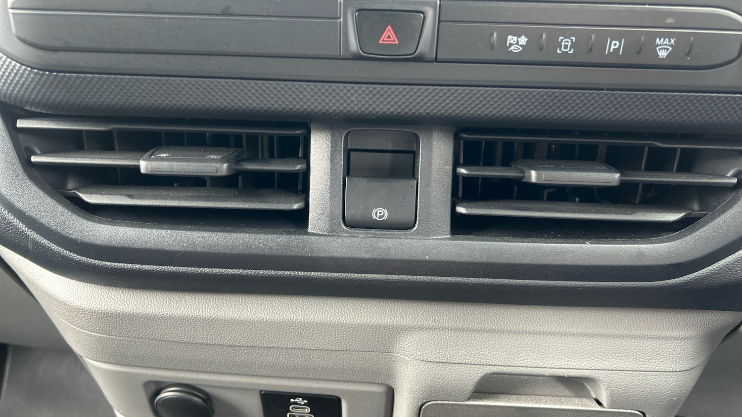 Used Ford Transit Custom 2024 for sale - 75994301: Photo 33