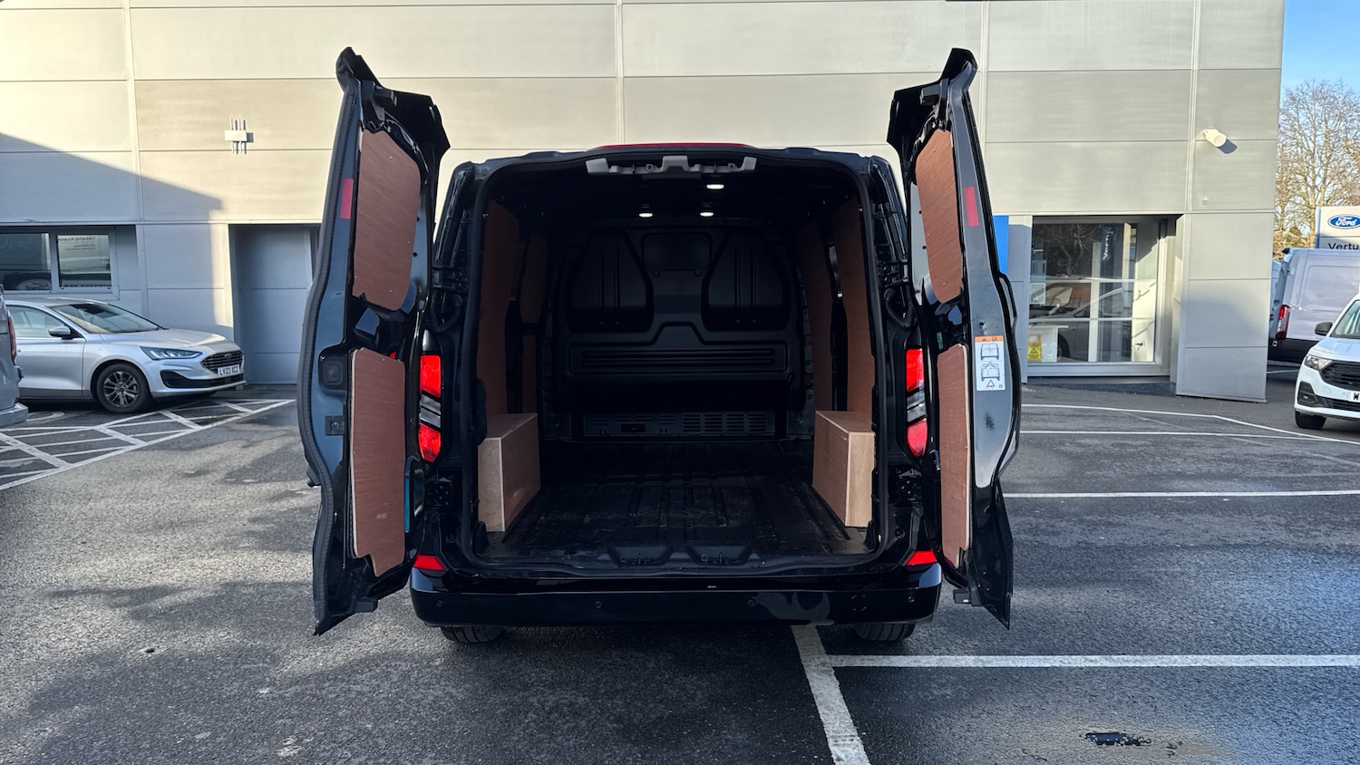 Used Ford Transit Custom 2025 for sale - 76940019: Photo 3