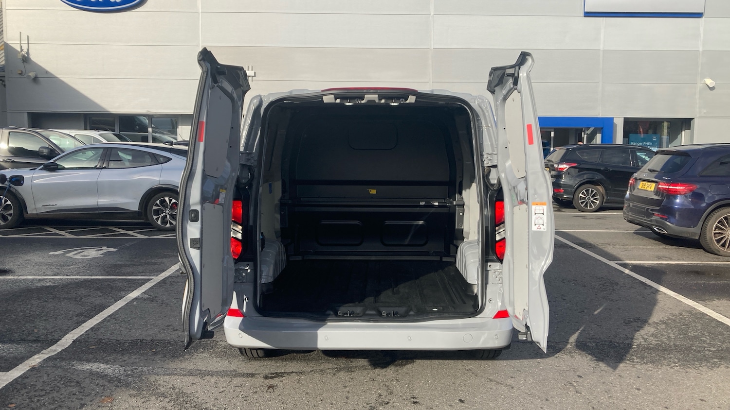 Used Ford Transit Custom 2025 for sale - 77353468: Photo 3