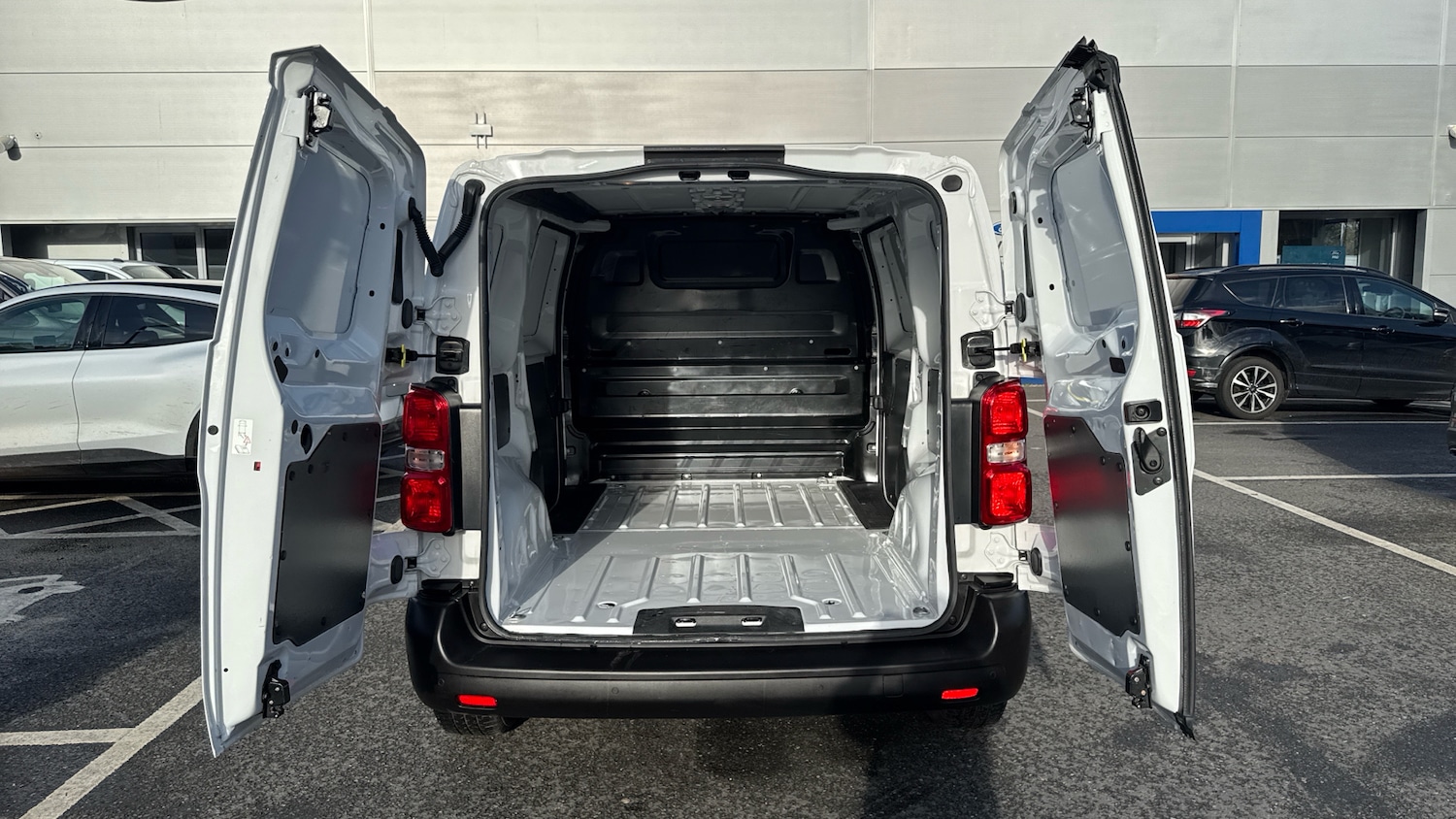 Used Vauxhall Vivaro 2023 for sale - 76594530: Photo 3